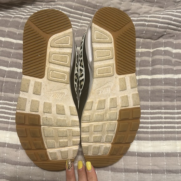 Women’s Nike Shoes - Picture 4 of 4